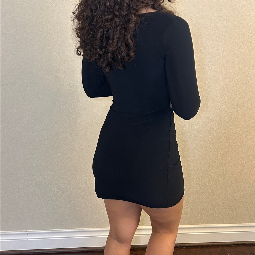 PrettyLittleThing Black Long Sleeve Dress - Picture 2 of 4